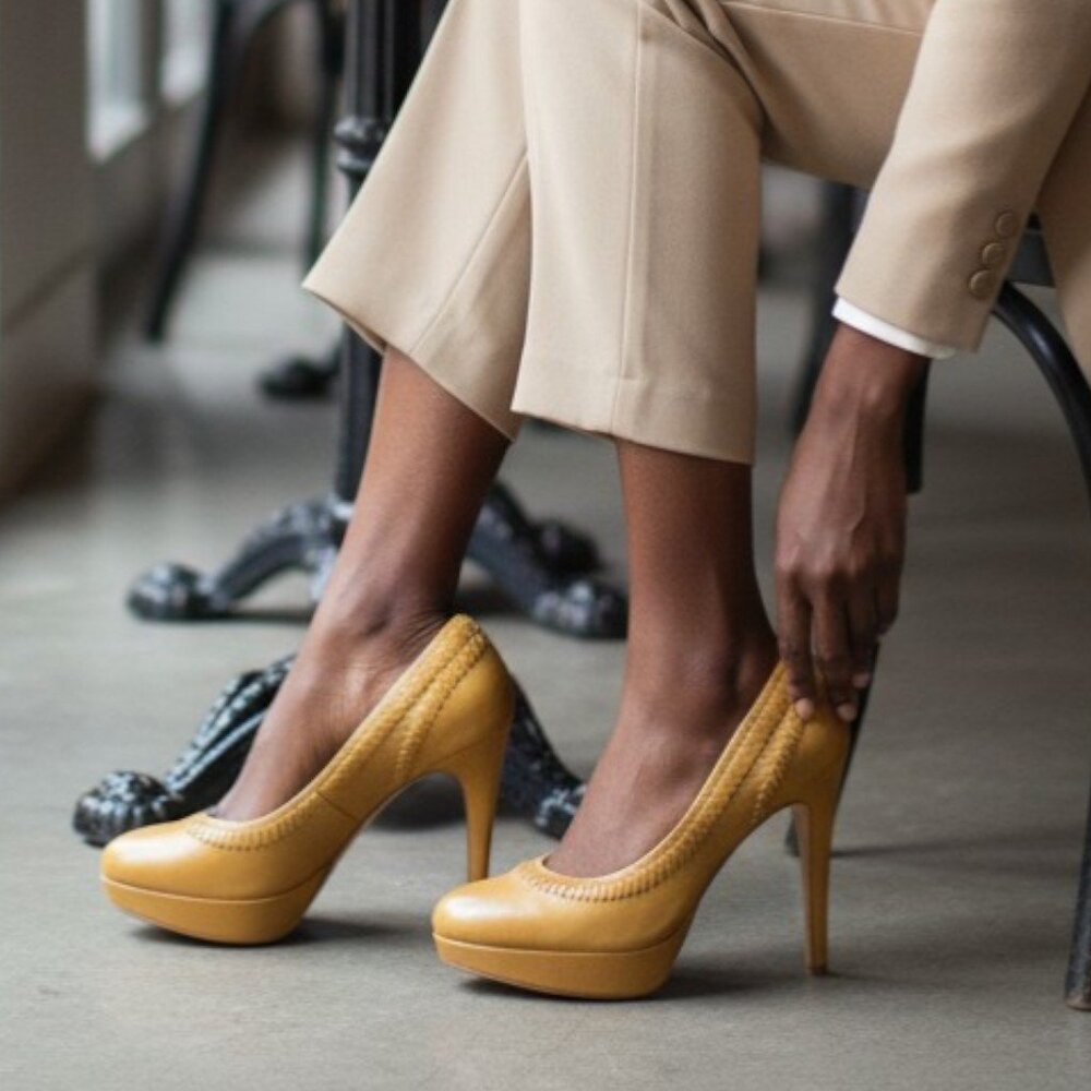 Lisa for Donald J Pliner Adelle Platform Pumps Taupe 9.5